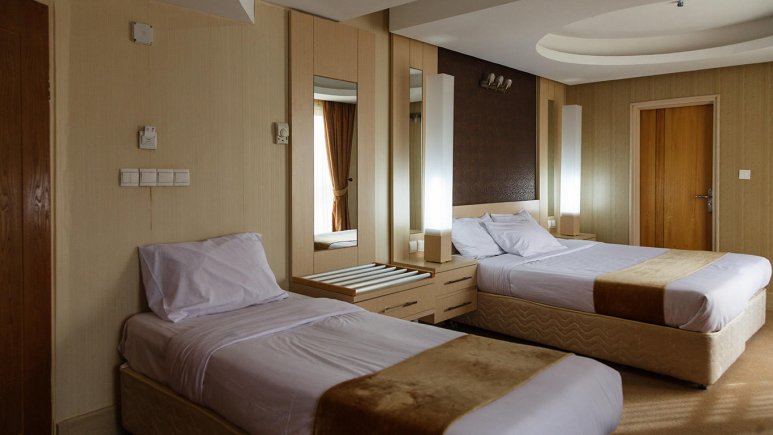اتاق سه تخته هتل سفیر اصفهان
